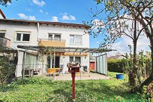 Charmantes Architekten-Reiheneckhaus mit großem Garten
keine Käuferprovision – Die vollständige Adresse der Immobilie erhältst du vom Anbieter., 82538 Geretsried – Vorschaubild 1