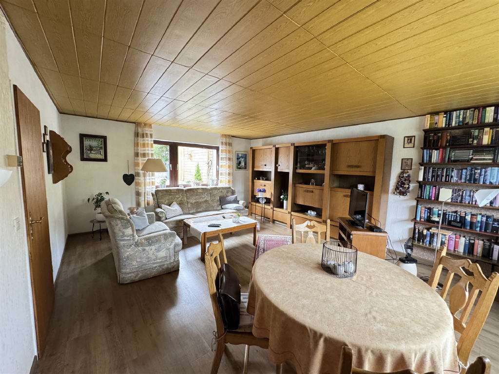 Immobilie in Wermelskirchen - Einsteigerimmobilie für die junge Familie!
 Doppelhaushälfte mit schönem Grundstück (Erbpacht - Bild 2