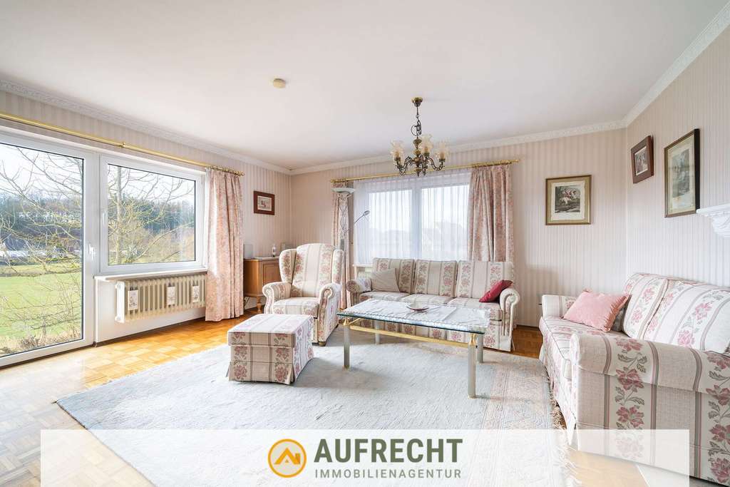 Immobilie in Erdweg - A U F R E C H T °HIER WERDEN WOHNTRÄUME WAHR° sanierungsbedürftiges Zweifamilienhaus in Eisenhofen - Bild 3