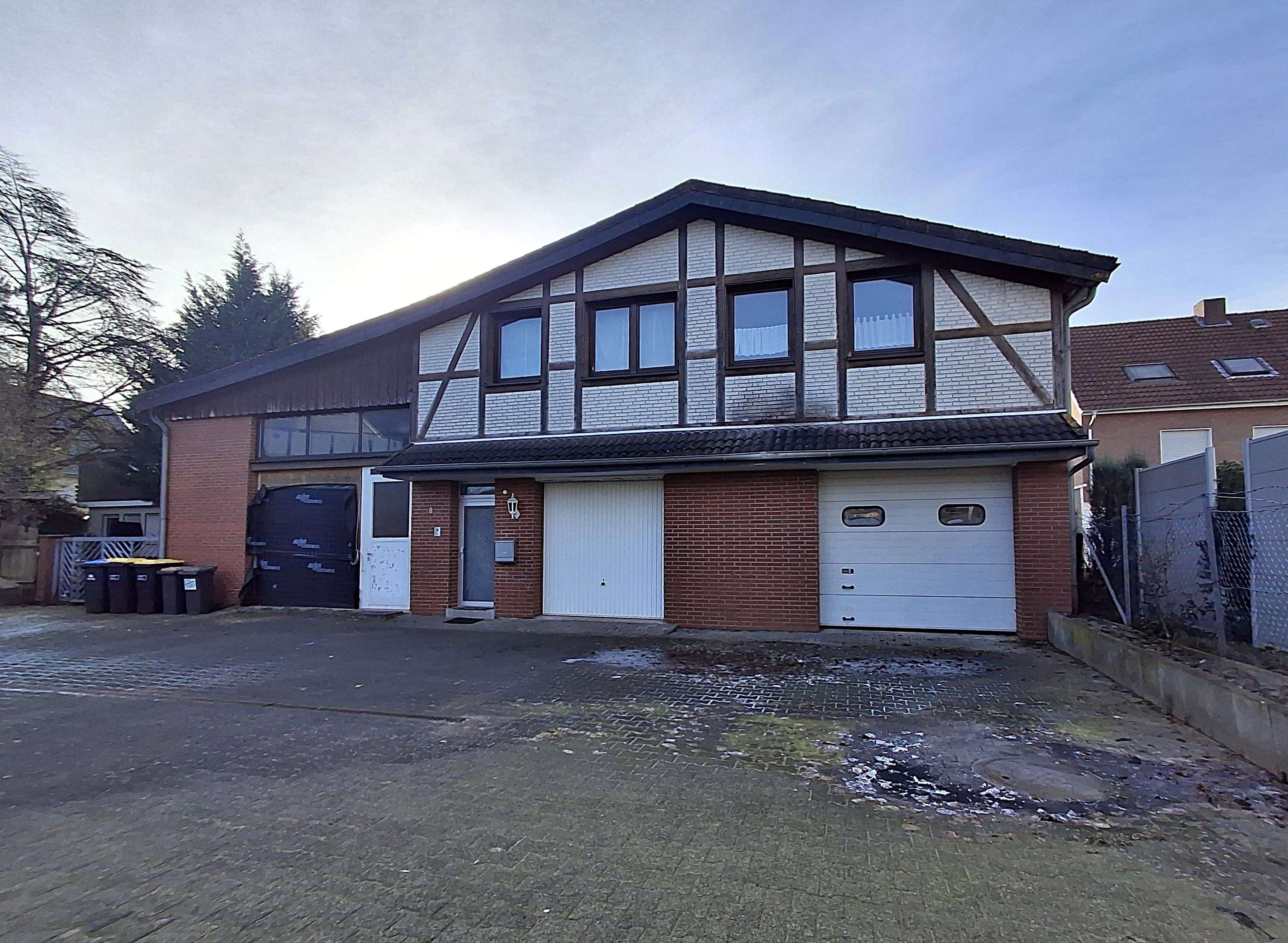 Zwangsversteigerung - 4-Zimmer Eigentumswohnung mit Lagerflächen in Gütersloh - provisionsfrei fü, Gütersloh Kreis – Bild 1