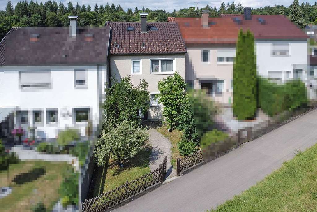 FAMILIENFREUNDLICHES WOHNEN IN GEPFLEGTER UMGEBUNG – REIHENHAUS IN HEIDENHEIM