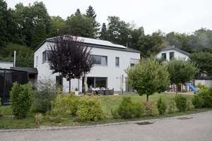 KfW-40 Haus in ruhiger Südhanglage - sofort einziehen statt bauen – Kaffeeberg 32, 86456 Gablingen – Vorschaubild 1