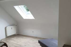 Zwei Zimmer Dachgeschoss  Wohnung in Offenbach-Rosenhöhein der Carl-Ulrich-Siedlung. – 63069 Vorderwald-Rosenhöhe, Offenbach am Main – Vorschaubild 2