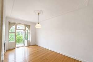 Bezugsfreie Altbauwohnung mit Balkon und Erker in phänomenaler Charlottenburger Lage