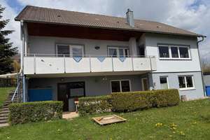 Gepflegtes Zweifamilienhaus mit 876 m2 Grund, Garage & Carport in gesuchter Wohnlage von Heuchlingen – Schulhalde 36, 73572 Heuchlingen – Vorschaubild 2