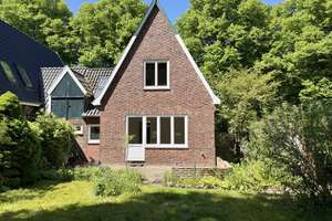 Charmantes Haus mit traumhaftem Garten, sonniger Terrasse und Doppelgarage – Die vollständige Adresse der Immobilie erhältst du vom Anbieter., 22359 Volksdorf, Hamburg – Vorschaubild 44