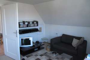 Wohnen am Weinberg: Helle DG-Wohnung mit Sonnenbalkon  u. großem Gartenanteil in Traumlage – Asangstr. 42, 70329 Obertürkheim (Ortsteil), Stuttgart – Vorschaubild 6