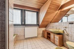 Platz für die ganze Familie – Haus mit Garten, Balkon & Kamin – Die vollständige Adresse der Immobilie erhältst du vom Anbieter., 45257 Kupferdreh, Essen – Vorschaubild 16