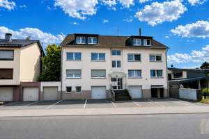 Wohnen mit Wohlfühlfaktor: Gepflegte Wohnung mit sonnigem Balkon und Stellplatz