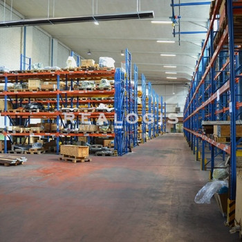 Ca. 2.200 qm Lager- / Logistikfläche | Rampe + ebenerdiges Tor | ca. 5,50m UKB