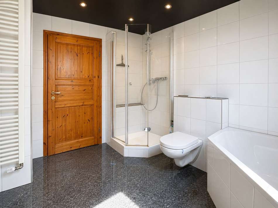 Badezimmer im Hinterhaus