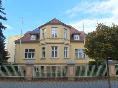Singlewohnung mit offener Küche und Badewanne inkl. einem großen Hobbyraum oder Büro im UG