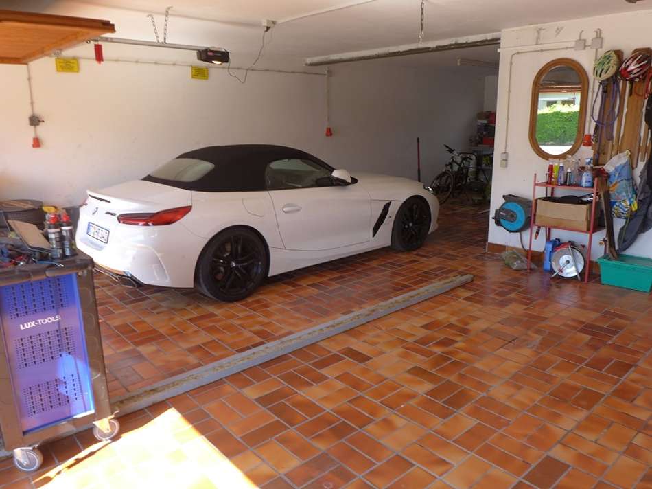 große Doppelgarage