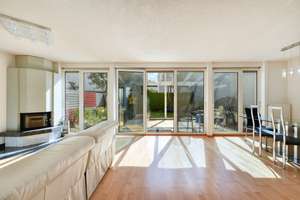 +++ TOP gepflegt, sonnig, ruhig - Hobbyr., Sauna, Holz-K., Terrassen, Garten - EBK, TG, Kfz-Stpl +++