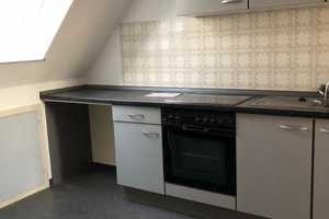 Charmante DG-Wohnung in 51375 Leverkusen – 2 Zimmer + Einbauküche – Leverkusen – Vorschaubild 1