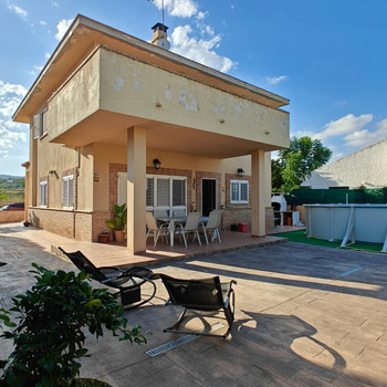 Chalet auf städtischem Land