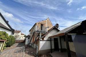 Teilsaniertes Wohnhaus (WEG) im Ortskern von Egg.-Leopoldshafen mit Hof, Carport + Gartengrundstück! – Die vollständige Adresse der Immobilie erhältst du vom Anbieter., 76344 Eggenstein-Leopoldshafen – Vorschaubild 3