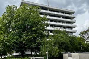 Wohnen mit Charakter: Gepflegtes Penthouse in Wiesbaden-Biebrich – Am Hohen Stein 20, 65203 Biebrich, Wiesbaden – Vorschaubild 2