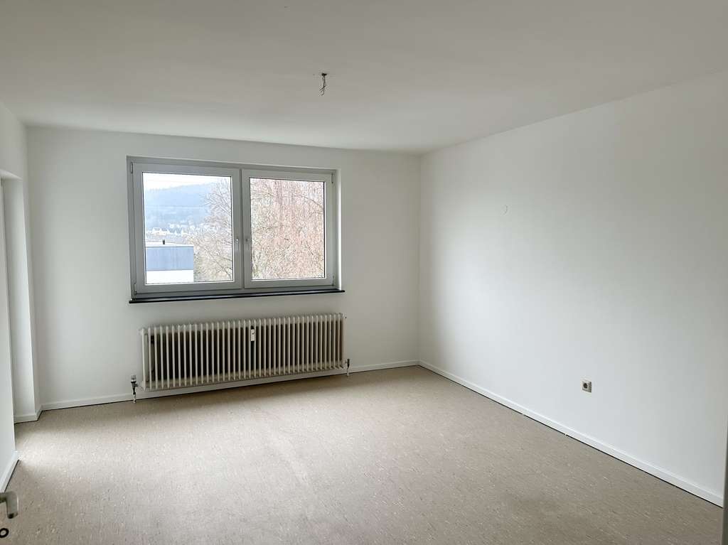 Immobilie in Niedernhausen - Helle, gemütliche 2-Zimmerwohnung mit Balkon, Stellplatz und Blick ins Grüne! - Bild 3