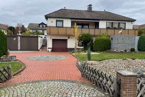 Einfamilienhaus in schöner und begehrter Lage in Reichensachsen mit großem Balkon und großem Grundst – Die vollständige Adresse der Immobilie erhältst du vom Anbieter., 37287 Wehretal – Vorschaubild 2