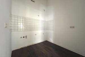 Geräumige 2-Zimmer-Wohnung mit Badewanne und Stuckelement im Wohnzimmer in Eutritzsch von Leipzig – 4129 Eutritzsch, Leipzig – Vorschaubild 4