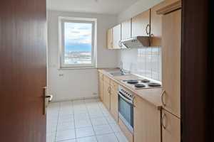 Geräumige 3 Zimmer Wohnung mit tollem Ausblick – Konrad-Adenauer-Straße 72 - 80, 51149 Köln – Vorschaubild 2