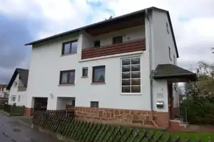506 - Charmantes Zweifamilienhaus (freistehend) mit Garage & zusätzl. Erholungsgrundstück in Lahntal – Am Rodenbach X, 35094 Marburg-Biedenkopf (Kreis) – Vorschaubild 2
