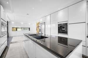Exklusive Villa in Harrislee: Ein Meisterwerk moderner Architektur auf ca. 3500 m² Grundstück – Die vollständige Adresse der Immobilie erhältst du vom Anbieter., 24955 Harrislee – Vorschaubild 9