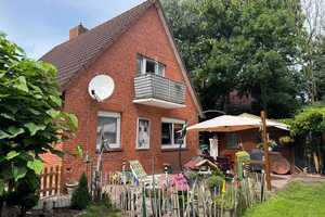 Zentral und doch ruhig und idyllisch!
EFH mit Garage und sichtgeschütztem Garten in zweiter Reihe – Aurich (Kreis) – Vorschaubild 2