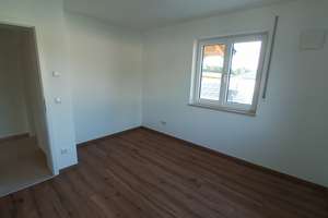 Großzügige 4,5-Zimmer-Wohnung mit Balkon in Ergoldsbach – Die vollständige Adresse der Immobilie erhältst du vom Anbieter., 84061 Ergoldsbach – Vorschaubild 8