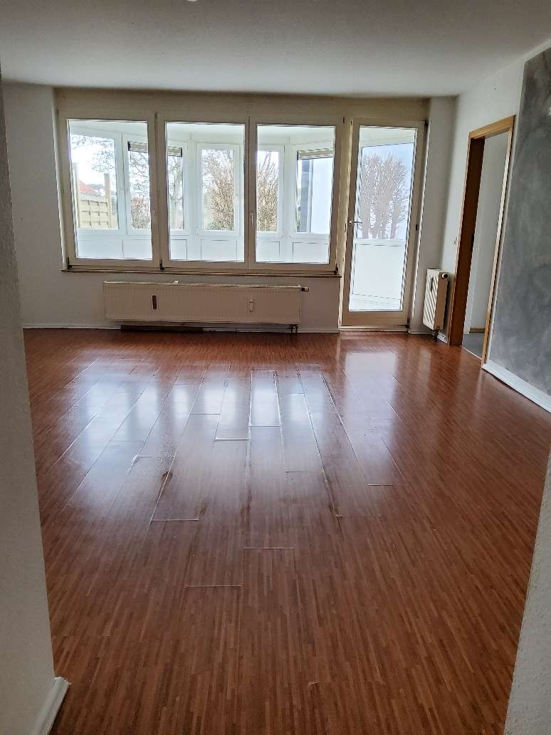 Freie 4-Zimmer-Wohnung im EG mit Wintergarten und Garten, TG-Stellplatz und Außen-Stellplatz, Böblingen Kreis – Bild 2