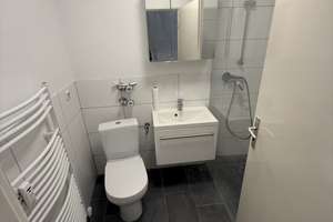 Frisch renovierte 2-Zimmer-Wohnung mit Süd-Balkon, Einbauküche und Tiefgaragenstellplatz in Obergies – Werinherstrasse 69, 81541 Obergiesing, München – Vorschaubild 5