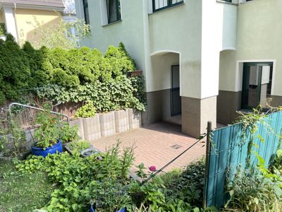 2-Zimmer-Wohnung im Souterrain mit eigener Terrasse und Einbauküche