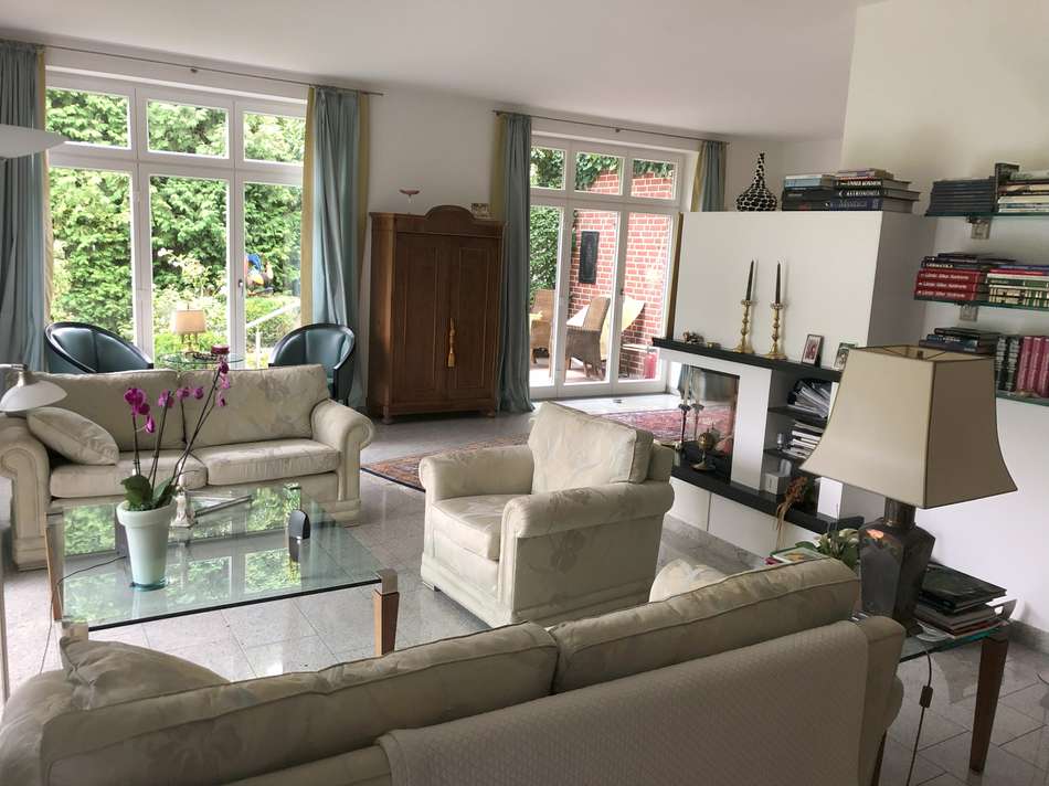 Wohnzimmer zum Pavillon hin