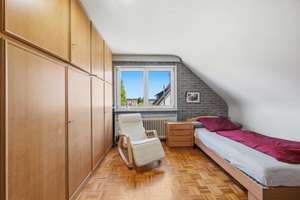 Sommer am Pool, Winter am Kamin und ein Gartenparadies für die ganze Familie. – Die vollständige Adresse der Immobilie erhältst du vom Anbieter., 89331 Burgau – Vorschaubild 30
