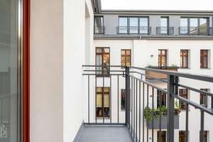 Toplage Friedrichshain - moderne Dachgeschoss-Maisonette mit Südbalkon – Die vollständige Adresse der Immobilie erhältst du vom Anbieter., 10249 Friedrichshain, Berlin – Vorschaubild 9