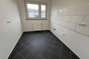 Sie suchen 3 Zi-Whng. - weisses Wannenbad mit Fenster und Balkon - Duisburg – Brahmstr. 26, 47226 Rheinhausen-Mitte, Duisburg – Vorschaubild 3