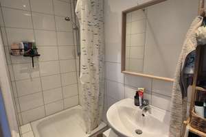 Schöne 2 Zimmer Wohnung im Altbau