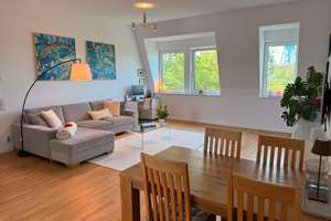 Große 2-Zimmer Wohnung, gehobene Ausstattung, Balkon, DG