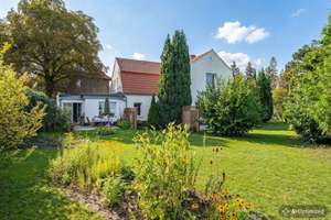 Eleganz der 1920er trifft moderne Wohnqualität mit großem Garten- Mehrgenerationenwohnen möglich