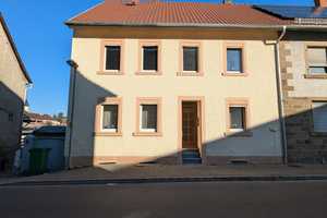 Ehemaliges Bauernhaus mit zwei Wohneinheiten, riesigem Grundstück, Scheune und Stallungen – Karlsruhe (Kreis) – Vorschaubild 1