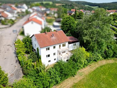 Mehr Generationen-Wohnen: Gepflegtes Zweifamilienhaus in idyllischer Lage