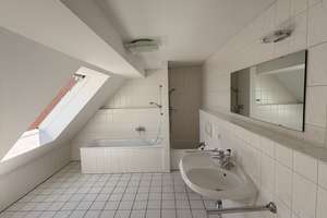 Traumhafte Maisonette Wohnung mit TG, EBK und 3 Balkonen – 40476 Derendorf, Düsseldorf – Vorschaubild 13