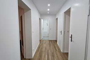 *NEU RENOVIERTE* 3-Zi-Wohnung mit Balkon und Einzelgarage – Nürnberg – Vorschaubild 5