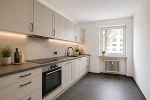 Nicht aufwendig zu renovieren: 3-Zimmer-Wohnung mit Balkon und eigenem Garagenplatz – Die vollständige Adresse der Immobilie erhältst du vom Anbieter., 80939 Freimann, München – Vorschaubild 8