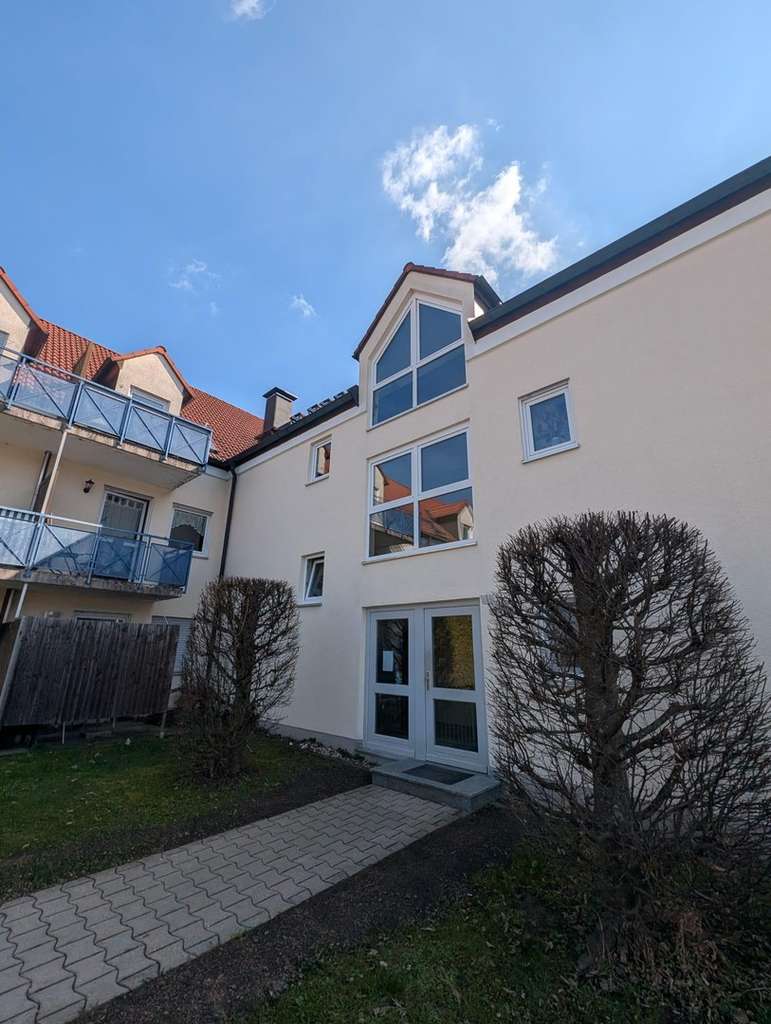 Immobilie in Krumbach (Schwaben) - Zentral gelegene & bezugsfreie Eigentumswohnung mit TG-Stellplatz - PROVISIONSFREI! - Bild 1
