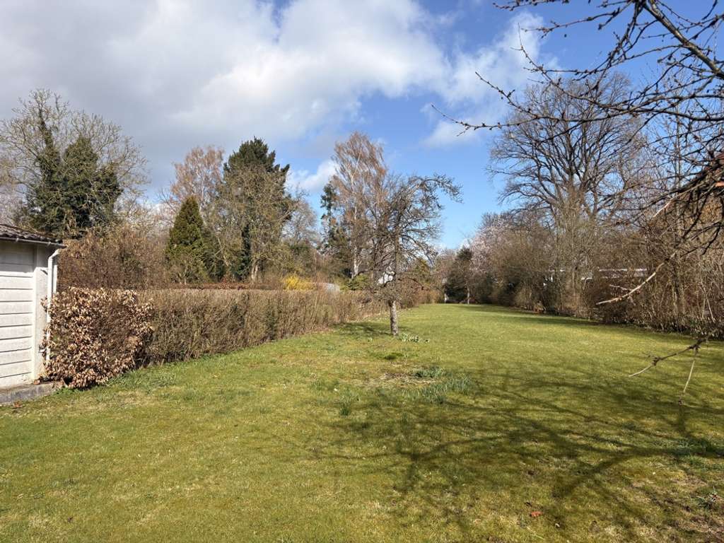 Immobilie in Großhansdorf - Viel Platz und Potential auf traumhaftem Grundstück - vorne Stadt - hinten Land - Natur pur! - Bild 2