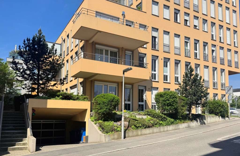 Attraktive und modern ausgestattete Büro- oder Praxiseinheit in stadtnaher Lage