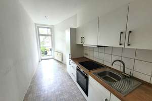 // Ab 01.04.2026 - Parkett - Tageslichtbad - Balkon - EBK //