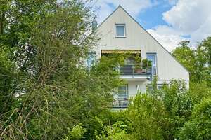 Platz an der Sonne mit Blick über die Gründlach -  4Zi. - Maisonette-Whg. mit Balkon + Loggia – Die vollständige Adresse der Immobilie erhältst du vom Anbieter., 90427 Großgründlach, Nürnberg – Vorschaubild 2